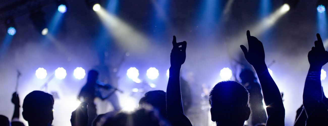 photo-of-people-watching-a-concert-2747449 Bühnenbau